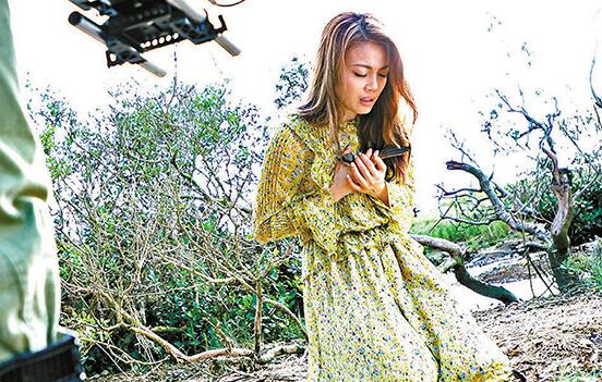 容祖儿拍MV崩溃爆哭 好友导演只给80分（容祖儿演出视频）